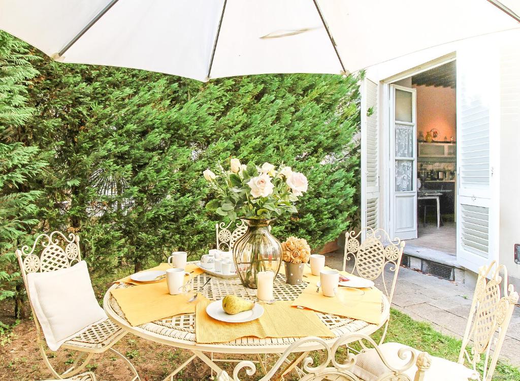 At the Guinigi Tower, with Private Courtyard – Lucca