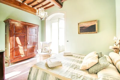 At the Guinigi Tower, with Private Courtyard – Photos 2