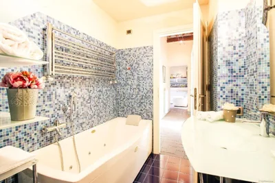At the Guinigi Tower, with Private Courtyard – Photos 3