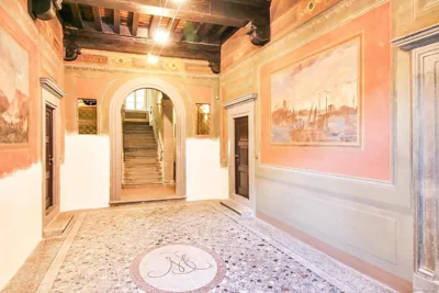At the Guinigi Tower, with Private Courtyard – Photos 6