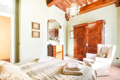 At the Guinigi Tower, with Private Courtyard – Photos 7