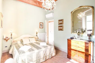 At the Guinigi Tower, with Private Courtyard – Photos 10