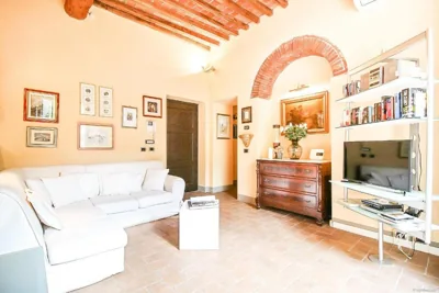 At the Guinigi Tower, with Private Courtyard – Photos 12