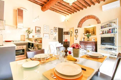 At the Guinigi Tower, with Private Courtyard – Photos 13